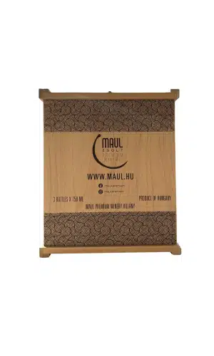 Fa díszdoboz csatos - 3 palack